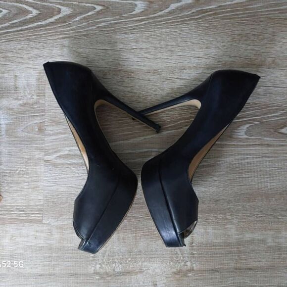 Vince Camuto Peep-toe Stiletto Heels size 7.5 - Picture 2 of 7